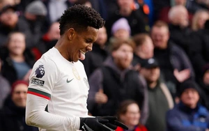 Chelsea đang sống trong những ngày trăng mật với Rosenior