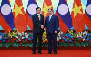 Thủ tướng hội kiến Tổng Bí thư, Chủ tịch nước Lào Thongloun Sisoulith