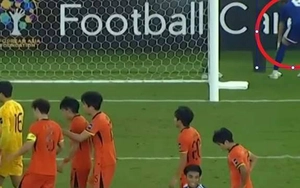 Tiết lộ: Cầu thủ U23 Nhật Bản xem 'tài liệu' của thủ môn U23 Trung Quốc ngay trước quả 11m quan trọng