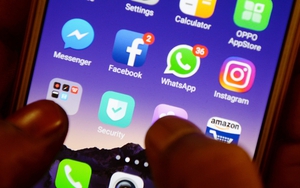 Canada xem xét cấm trẻ em sử dụng mạng xã hội