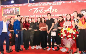 Nhà Đình Bắc 'vỡ trận' vì… thiếu cỗ