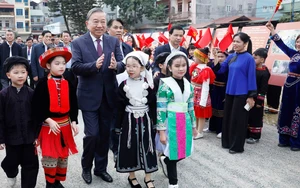 Tổng Bí thư Tô Lâm gặp mặt, nói chuyện với nhân dân các dân tộc tỉnh Cao Bằng