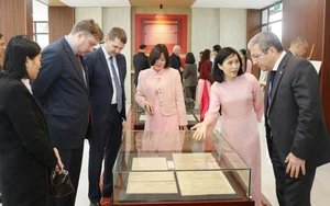 "Mở lối" cho di sản tư liệu