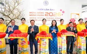 Khai mạc Triển lãm ảnh Mừng Đảng, Mừng Xuân và thành công Đại hội XIV của Đảng