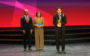 Đình Bắc nói gì khi được trao giải VĐV trẻ của năm?