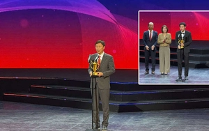 HLV Kim Sang Sik và Đình Bắc được tôn vinh ở Gala Cúp chiến thắng 2025