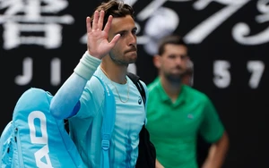 Người hâm mộ giận dữ, cáo buộc Musetti 'cố tình' bỏ cuộc trước Djokovic