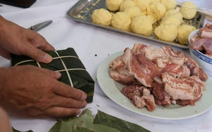 Gói bánh chưng nơi xa vạn dặm, giữ gìn hương Tết Việt trên đất Nam Phi