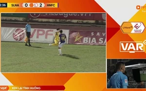 Kết quả V-League: Hùng Dũng nhận thẻ đỏ trong chiến thắng của Hà Nội FC