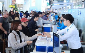 Sân bay Nội Bài đón lượng khách kỷ lục trong dịp tết Dương lịch