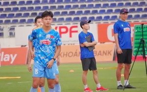 Bùi Vĩ Hào chia tay U23 Việt Nam, HLV Kim Sang Sik chốt ban cán sự