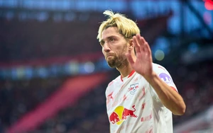 Sao Bundesliga treo giày sau khi người thân qua đời