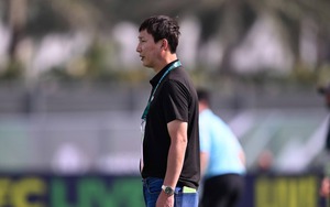 HLV Kim Sang Sik vẫn mát tay và khó lường