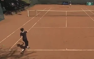 Bật cười với màn trình diễn của tay vợt lần đầu đánh chuyên nghiệp, chỉ giành được 3 điểm và mắc 20 lỗi giao bóng