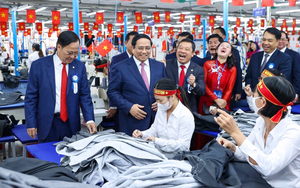 Thủ tướng dự Lễ kỷ niệm 80 năm thành lập Tổng Công ty May 10