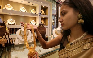 Giá vàng châu Á đi xuống phiên cuối tuần