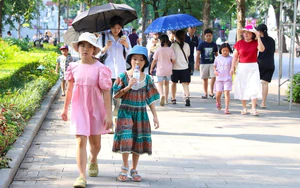Dự báo thời tiết ngày và đêm 12/10: Bắc Bộ ngày nắng, Trung và Nam Bộ có mưa dông