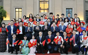 Chủ tịch Quốc hội Trần Thanh Mẫn gặp gỡ cộng đồng người Việt Nam tại Trung Quốc