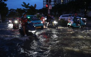 Triều cường gây ngập sâu nhiều tuyến đường phía Nam TP. Hồ Chí Minh