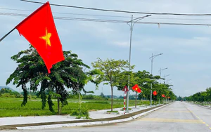 Ngắm “Đường cờ Tổ quốc”, điểm nhấn cho diện mạo nông thôn