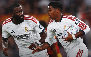 Ghi 3 bàn trong 7 phút, Real Madrid ngược dòng không tưởng trước Roma ở Champions League