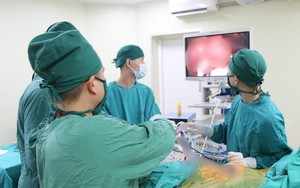 Phẫu thuật nội soi thành công khối u tuyến ức cho nam bệnh nhân 67 tuổi