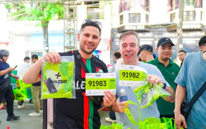 VPIM Expo ngày đầu: Runner háo hức nhận bib, khám phá race kit và không gian trải nghiệm sôi động