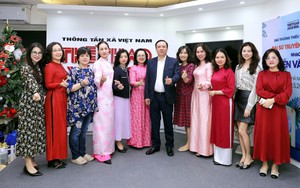 Phía sau những trang báo, thêm một phần sẻ chia