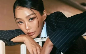 Hyolyn lần đầu trình diễn "ONE SONG ONE PEACE", lan tỏa thông điệp hòa bình tại Paris