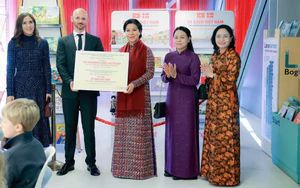 Phu nhân Tổng Bí thư, Chủ tịch nước cùng Hoàng hậu Đan Mạch trao tặng “Tủ sách Việt Nam”