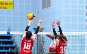 CĐV “bức xúc” với trọng tài và tuyển thủ quốc gia 9X vì tình huống gây tranh cãi ở giải bóng chuyền VĐQG 