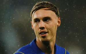 Gary Neville chỉ trích Cole Palmer "ngớ ngẩn" sau thẻ đỏ trong trận Chelsea thua Tottenham