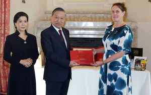 Tổng Bí thư, Chủ tịch nước Tô Lâm và Phu nhân thăm, tặng sách cho Thư viện Hoàng gia Bỉ