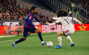 Trước giờ trao Quả bóng Vàng, Yamal bị Cucurella 'bắt bài' khi Barcelona thua Real Madrid