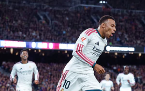 Báo Tây Ban Nha: 'Mbappe hay nhất thế giới sau cú đúp vào lưới Barcelona, xứng đáng giành Quả bóng Vàng'