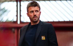 Michael Carrick được giữ lại ở MU: Khủng hoảng tại Old Trafford chưa có lời giải