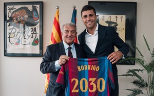2 nhà báo châu Âu bầu chọn Rodri giành Quả bóng Vàng, một người xin lỗi vì để Harry Kane xếp thứ 6