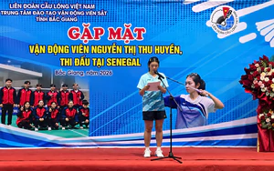Thu Huyền, Hoàng Quy cầm cờ tại lễ khai mạc Olympic trẻ