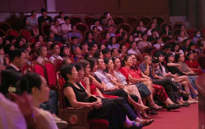 Chuyển đổi số từ quầy vé truyền thống (kỳ 1): "Cú chạm" không chỉ làm thay đổi một thói quen