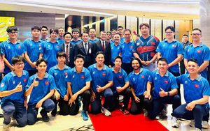 Thủ tướng Lê Minh Hưng gặp gỡ, động viên đội tuyển bóng chày Việt Nam tại Lào