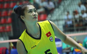 Hoa khôi bóng chuyền Kim Huệ giành chức vô địch đặc biệt ở tuổi 44