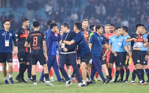 HLV CLB Ninh Bình: 'Trọng tài Malaysia đã phá hỏng trận đấu'