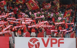 CĐV 'thắp lửa' cho  V-League