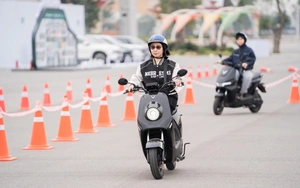 VinFast ZGoo: Xe máy điện "đo ni đóng giày" cho học sinh và người nội trợ đi phố