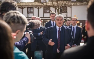 Barcelona: Laporta chọn lá phiếu của quá khứ