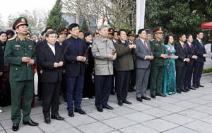Tổng Bí thư Tô Lâm dâng hương tưởng niệm các lãnh đạo tiền bối của Đảng