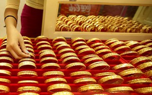 Giá vàng tăng khi đồng USD và lợi suất trái phiếu Mỹ giảm