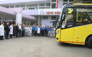 Ấm lòng những chuyến xe yêu thương đưa bệnh nhân về quê đón Tết