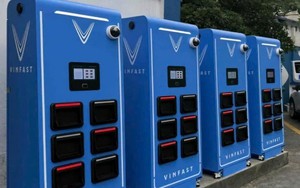 TP. Hồ Chí Minh công bố 52 vị trí lắp đặt tủ đổi pin xe máy điện trên vỉa hè