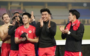 Đình Bắc cùng đồng đội ở CLB CAHN đón Tết xa nhà